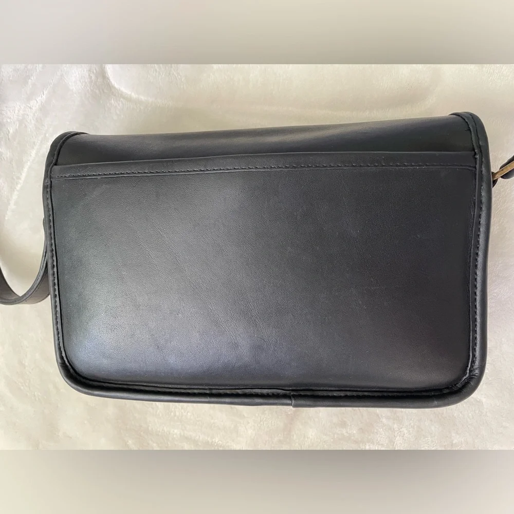 Genuine Vintage COACH Leather Purse - Picture 5 of 15